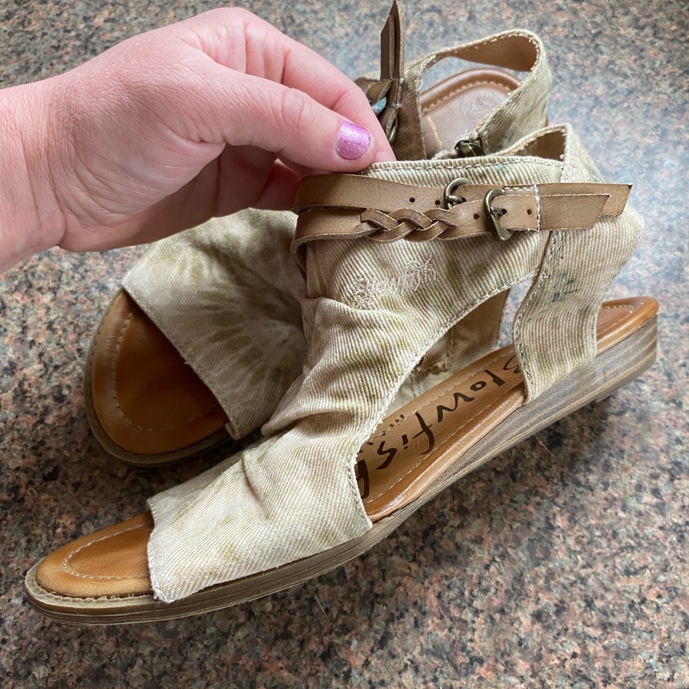 Women's Tan Sandals Blowfish Malibu Camden / Blumoon TieDye Micro Wedge 8